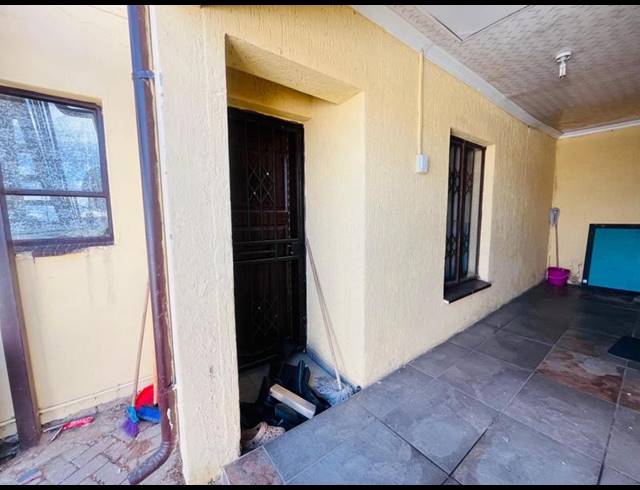 8 BEDROOM HOUSE FOR SALE IN CLAYVILLE